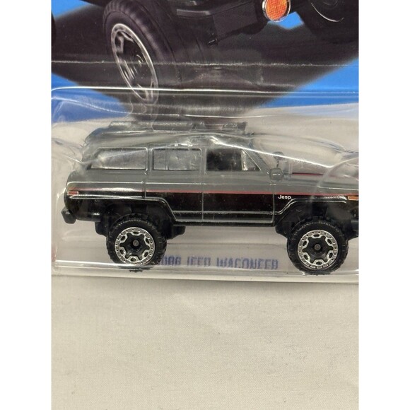 Hot Wheels Mattel 1998 Jeep Wagoneer: 80’s 5/10 #52 Grey, Black w/Red Pin Stripe - Picture 2 of 6